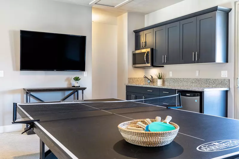 Ping Pong, Kitchenette