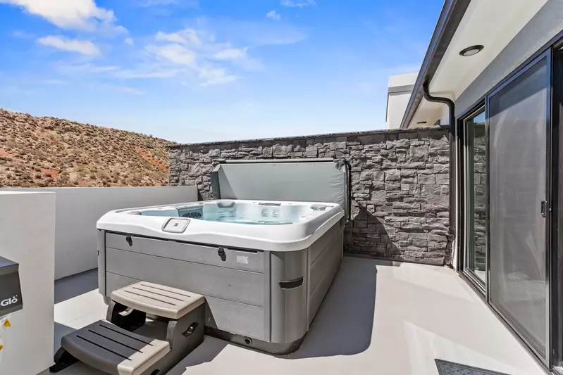 3rd Floor Private Hot Tub