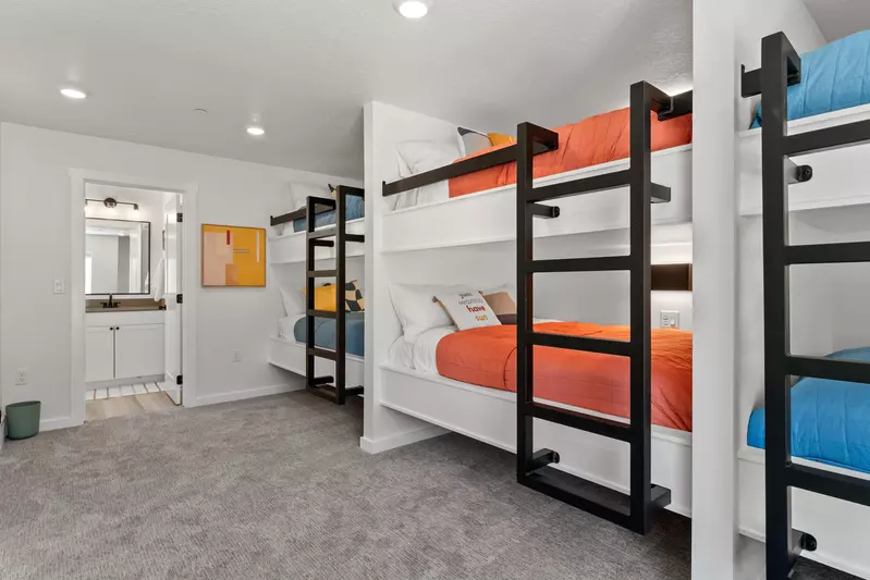 3rd Level Bunk Room (3 D/D Bunks)