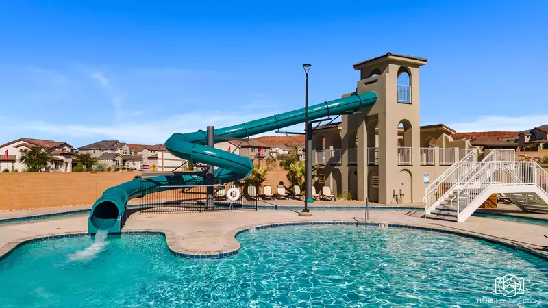 Community Amenities (3-Story Slide)