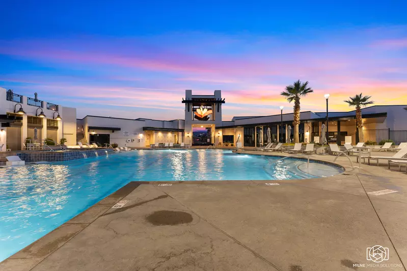 Desert Color Pool, Hot Tub