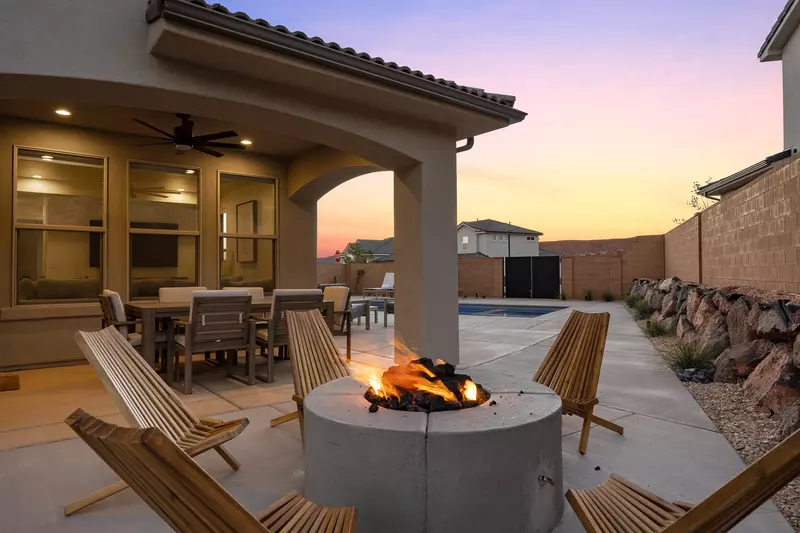 Backyard Firepit & Dining Table