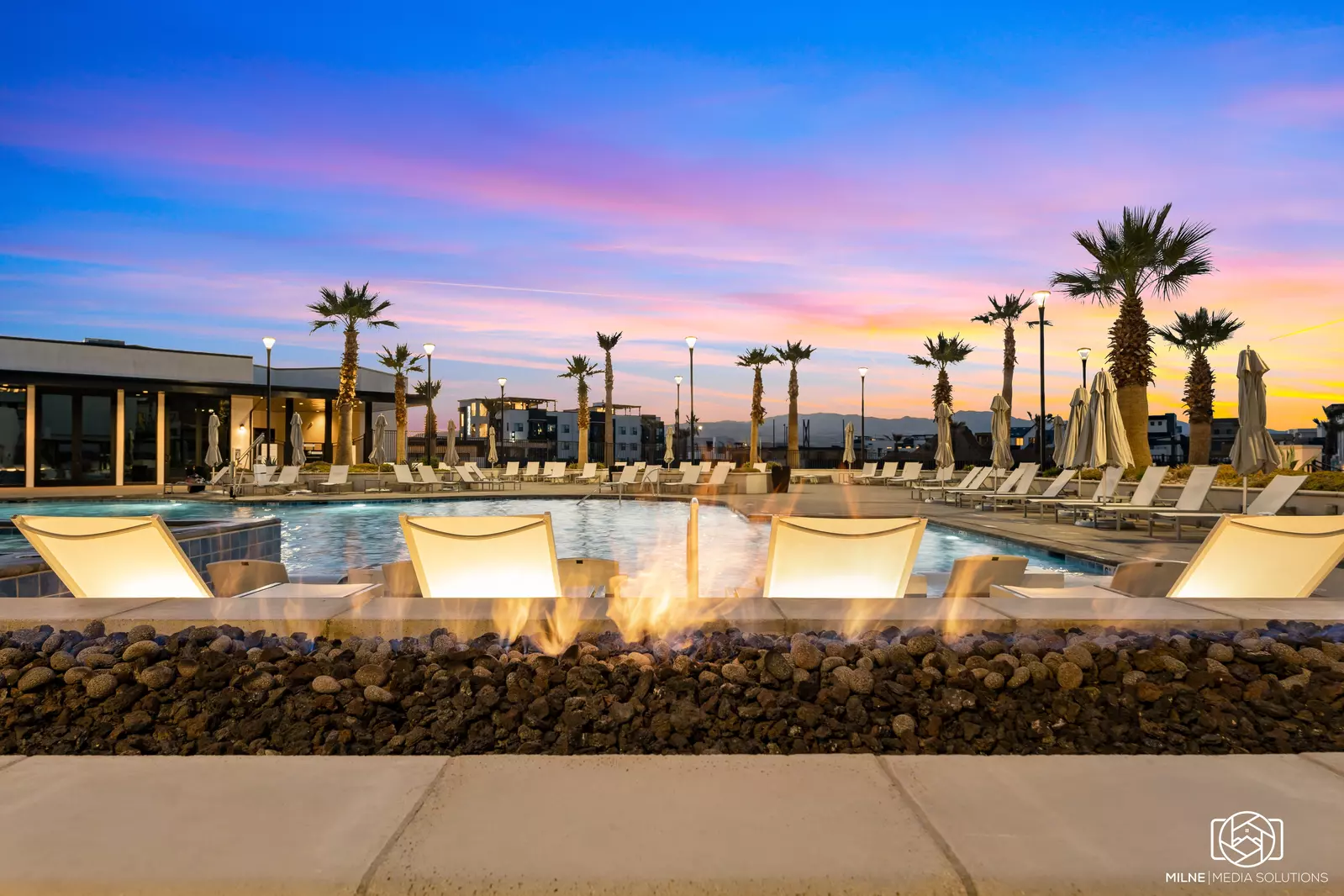 Desert Color Resort Pool and Hot Tub