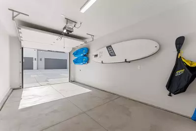 1 Car Garage, Paddleboard, 2 Kayaks