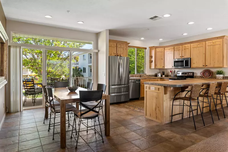 Kitchen & Dining Area