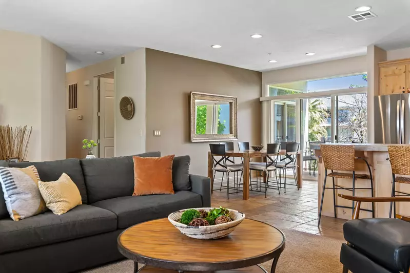 Kitchen & Dining Area