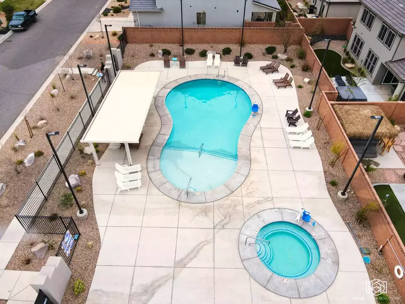 Community Pool and Hot Tub