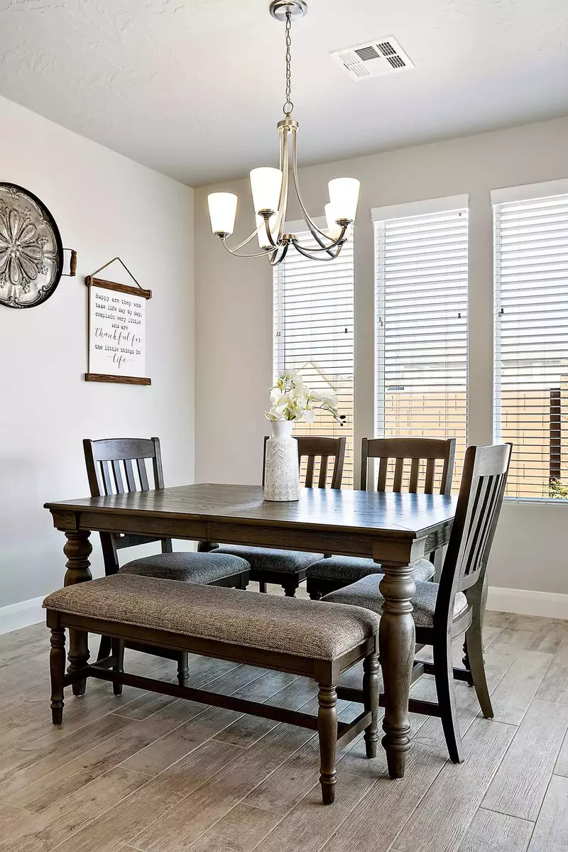 Dining Area with Seating for 6