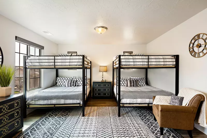 King Bedroom with 2 Queen/Queen Bunk Beds