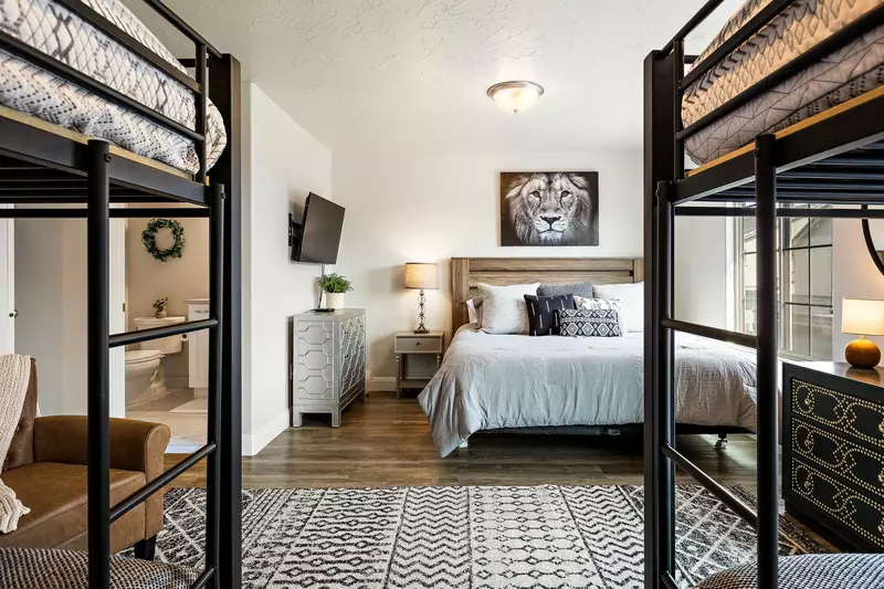 King Bedroom with 2 Queen/Queen Bunk Beds