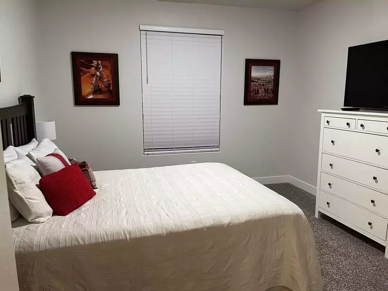 Queen Bedroom