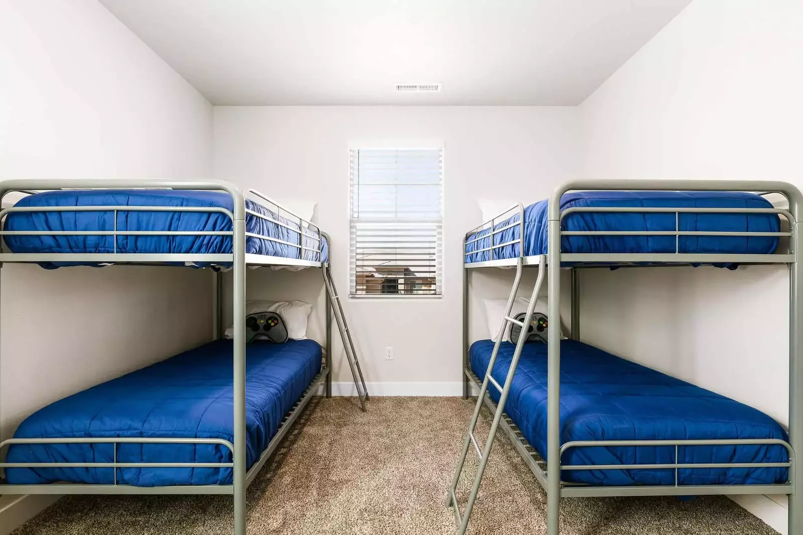 2 Twin/Twin Bunk Room