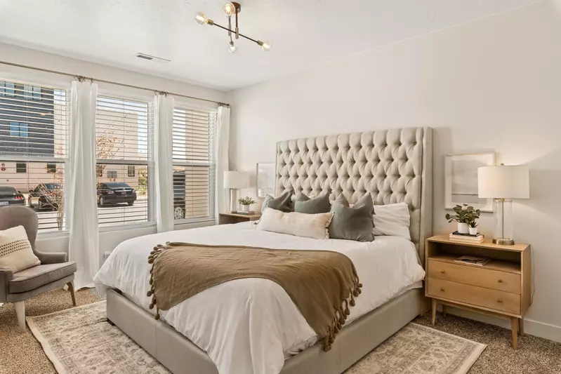 Master Bedroom - King Bed