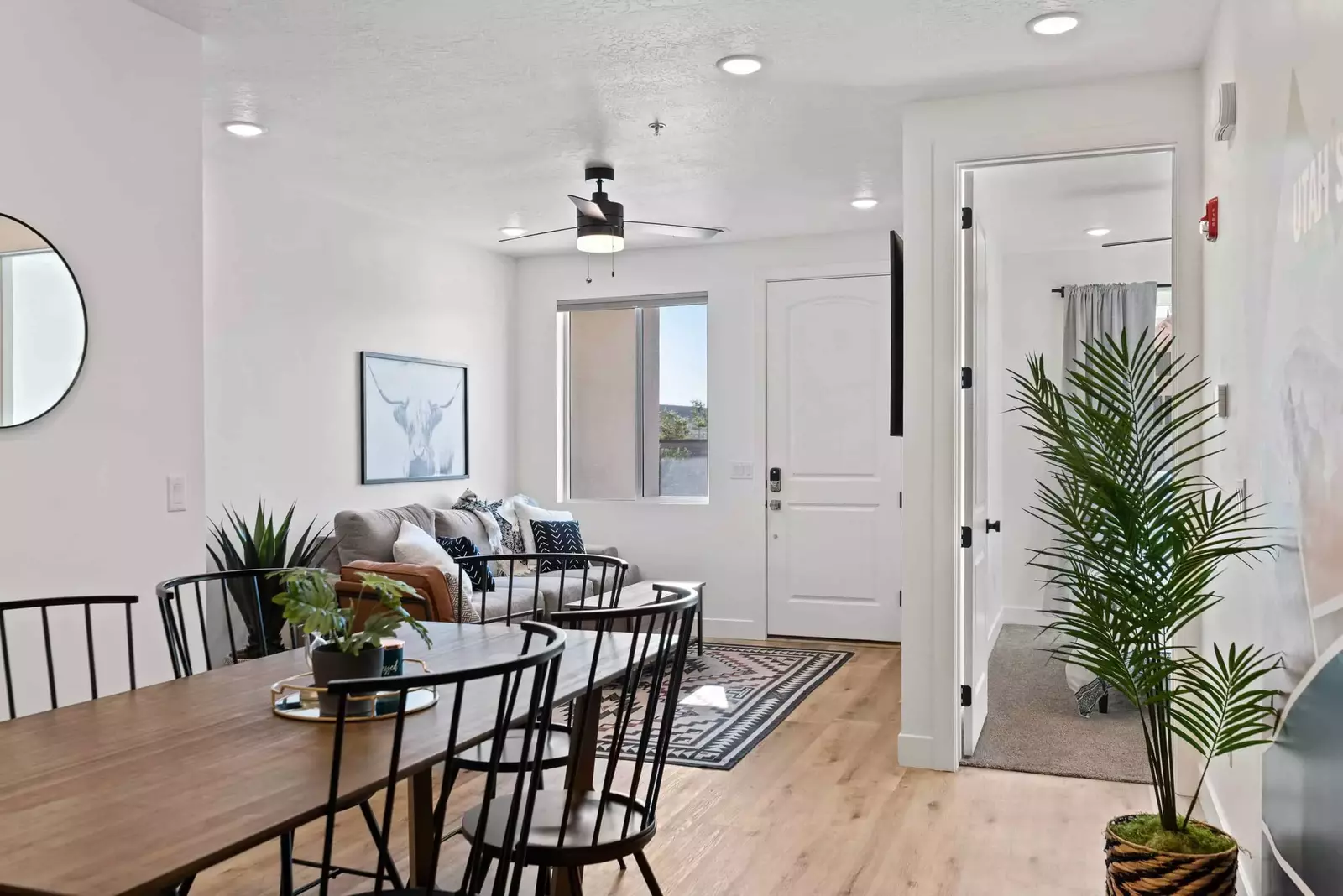 Dining Area and Entry