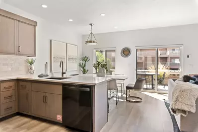 Kitchen / Dining Area