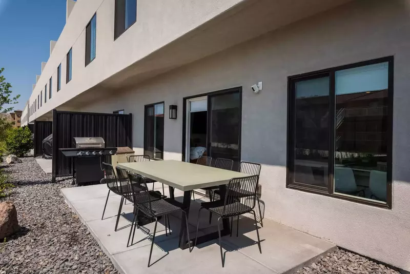 Outdoor Dining Area with Grill