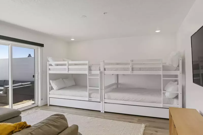 Common Space with 2 Full/Full Bunks with Twin Trundles