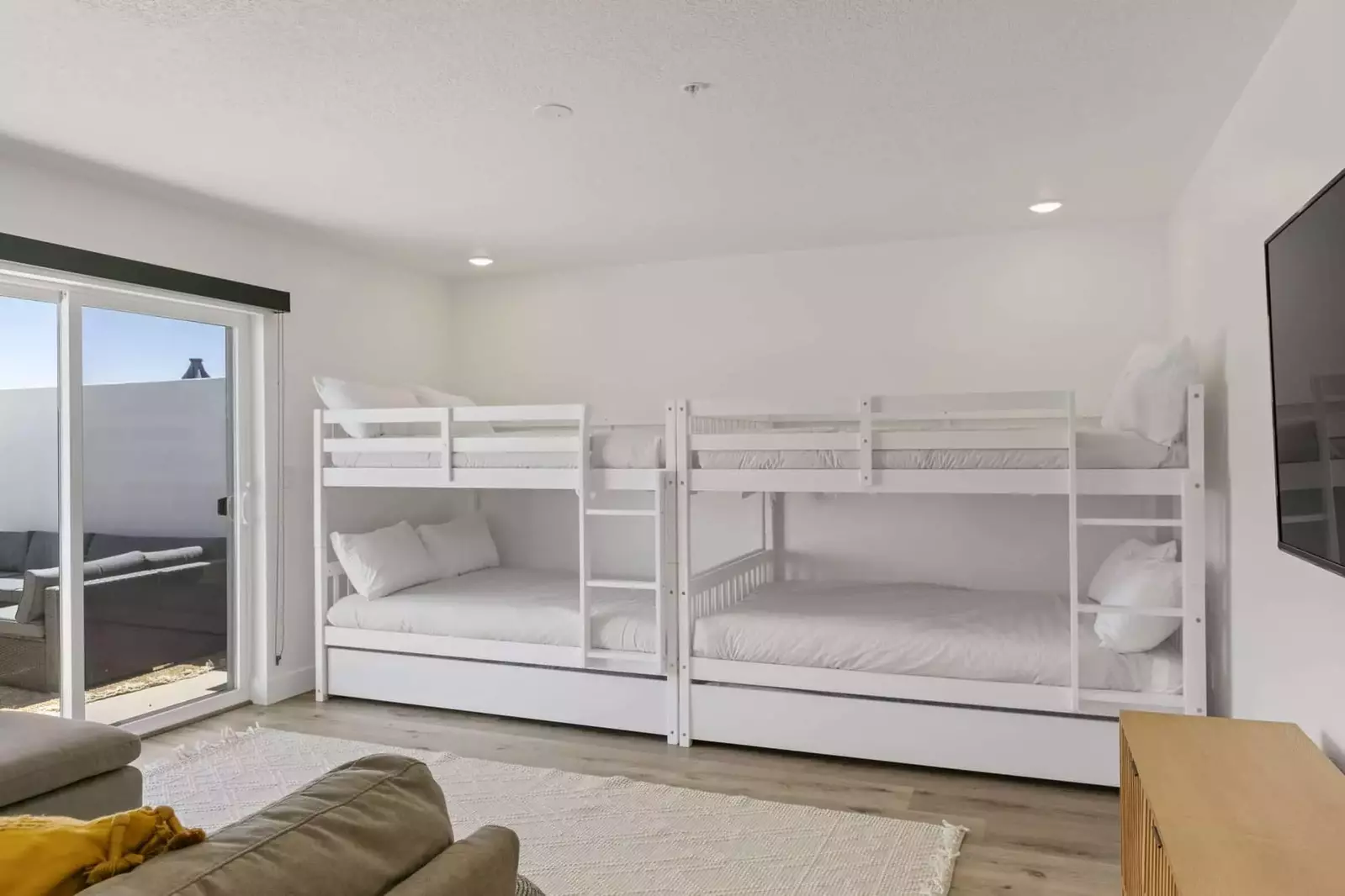 Common Space with 2 Full/Full Bunks with Twin Trundles