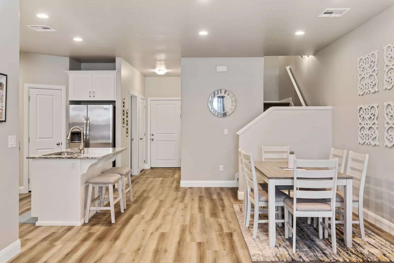 Kitchen Dining Area