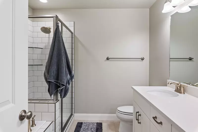 Master Bedroom 1 Bathroom with Tub and Shower