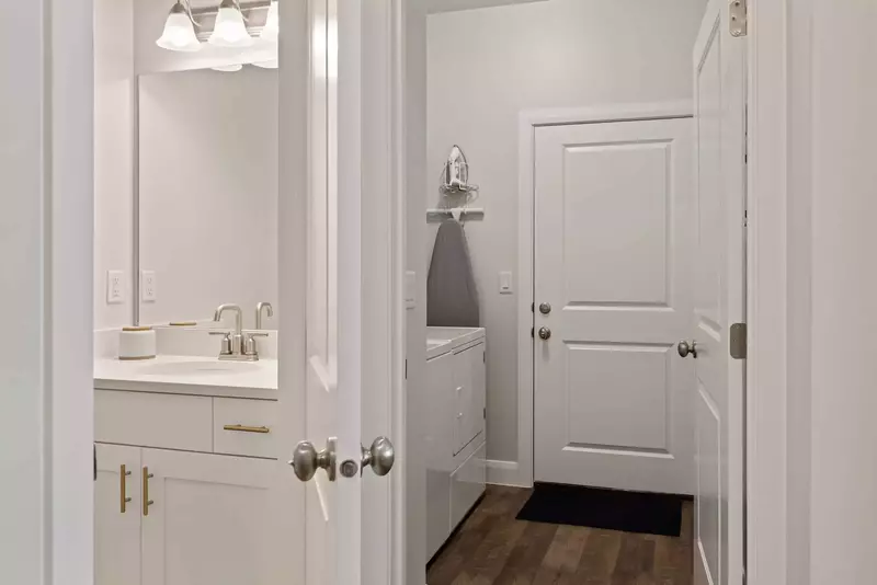 Detached Bathroom / Laundry Room