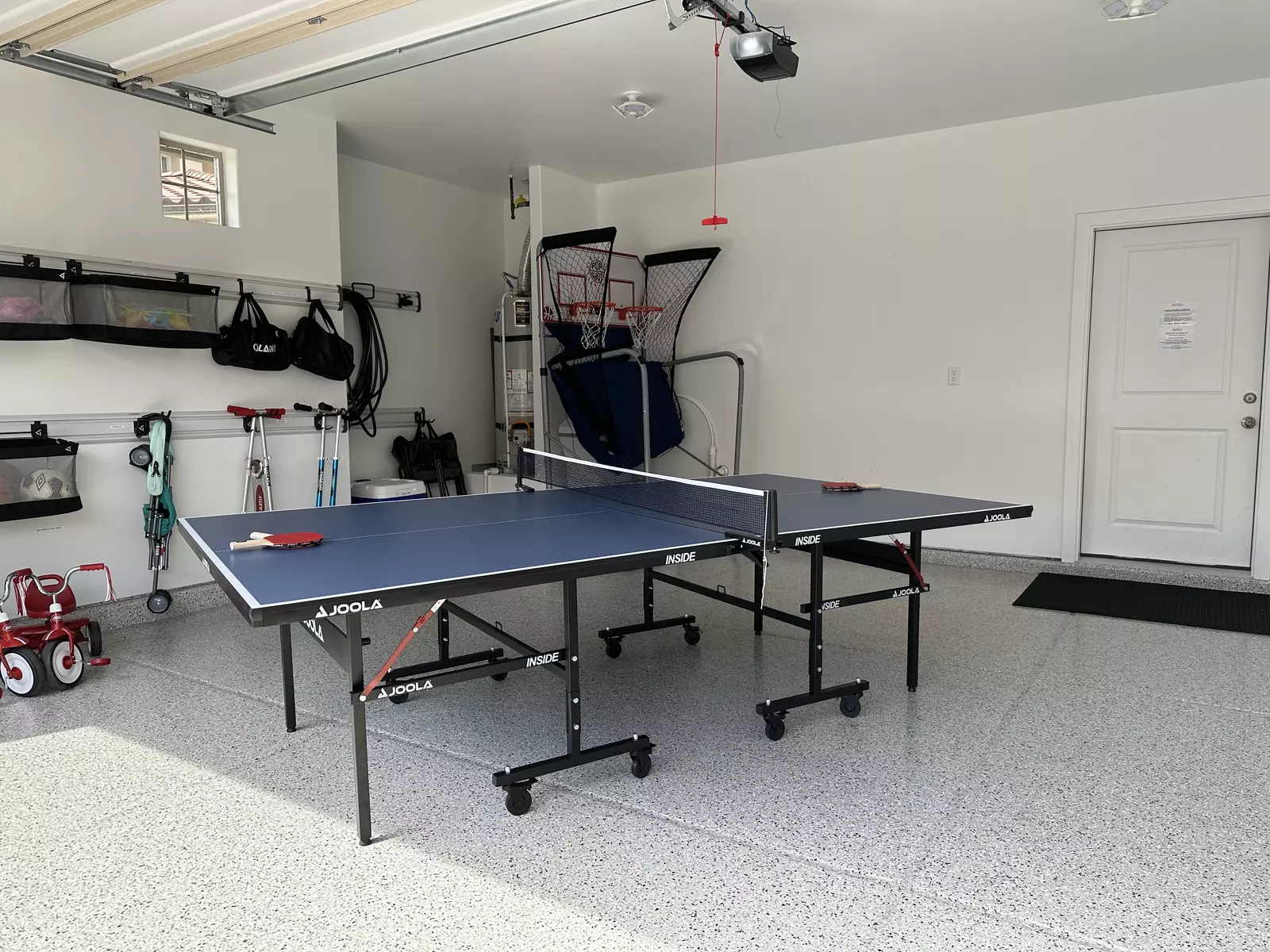 Ping Pong Table / Garage