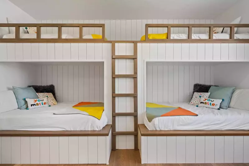 2 Twin/Full Bunks