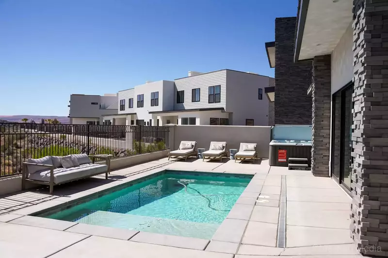 Private Pool & Hot Tub