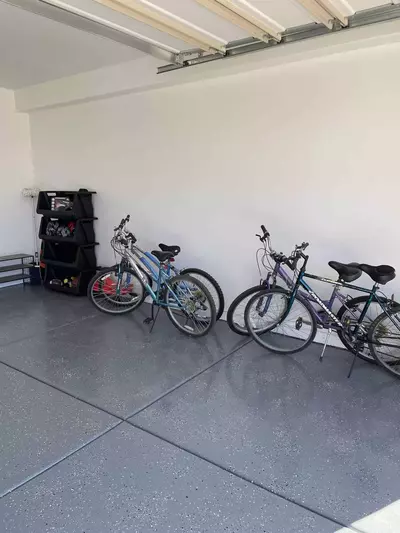 Garage / Bikes