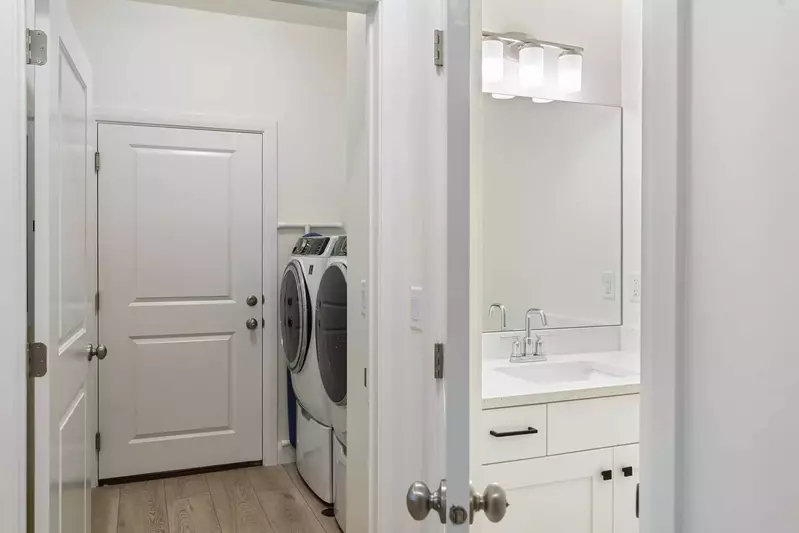 Detached Bathroom / Laundry Room