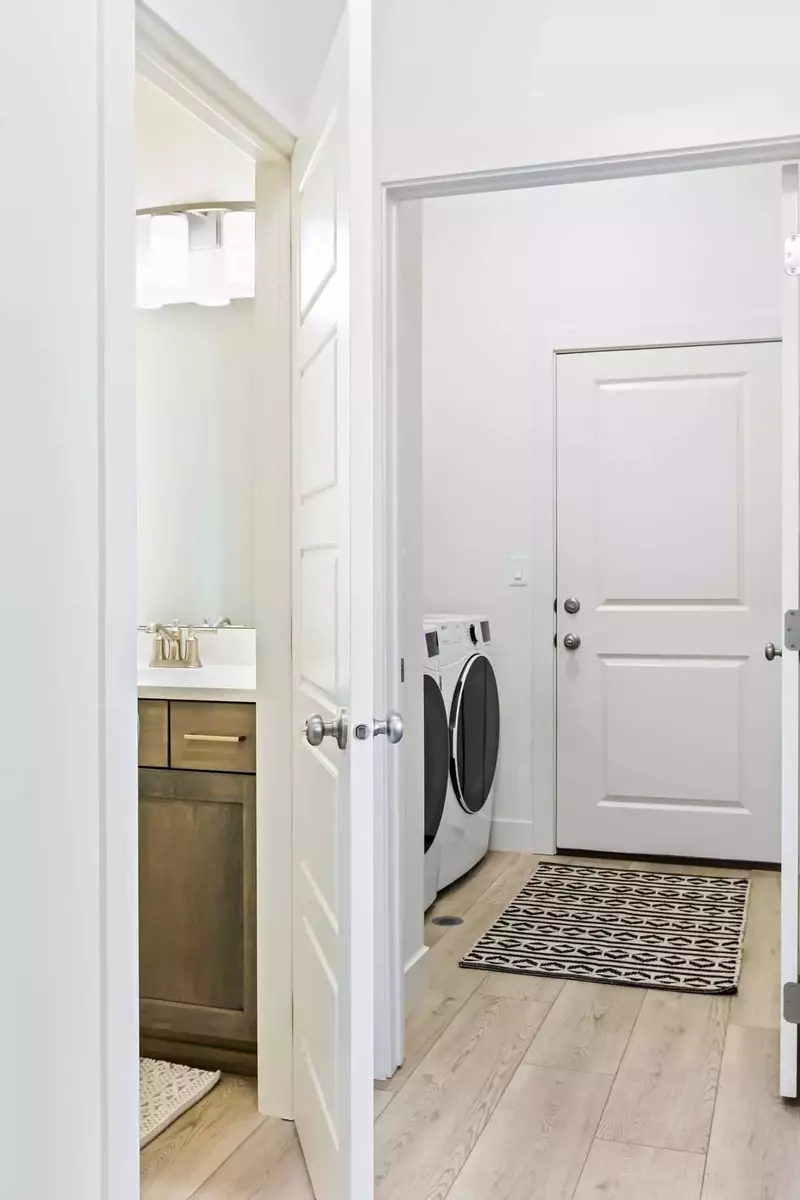 Detached Bathroom / Laundry Room