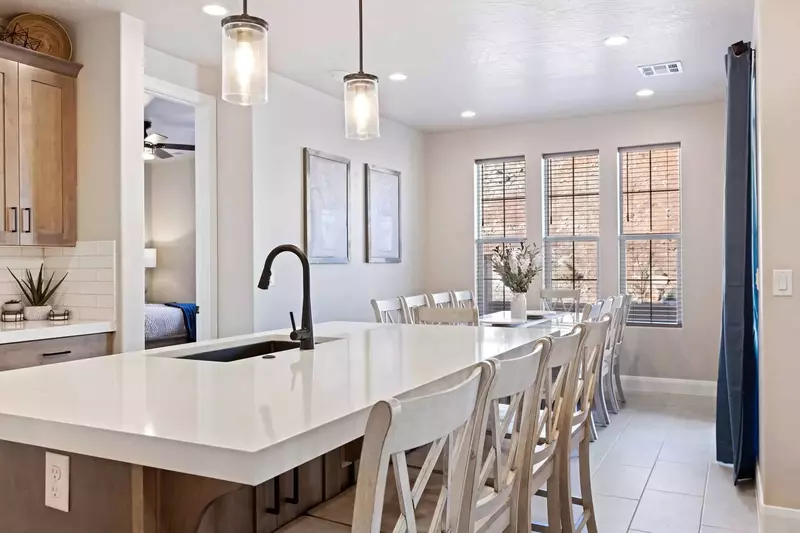 Kitchen / Dining Area