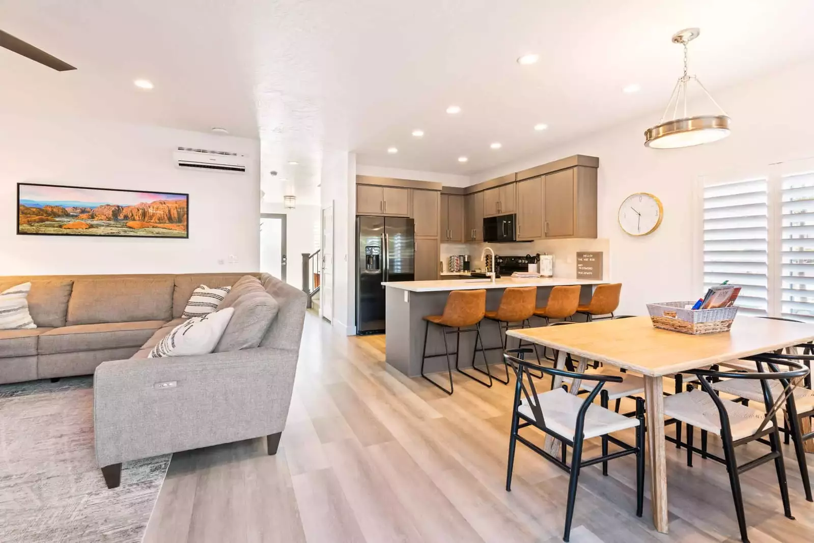 Kitchen / Dining Area