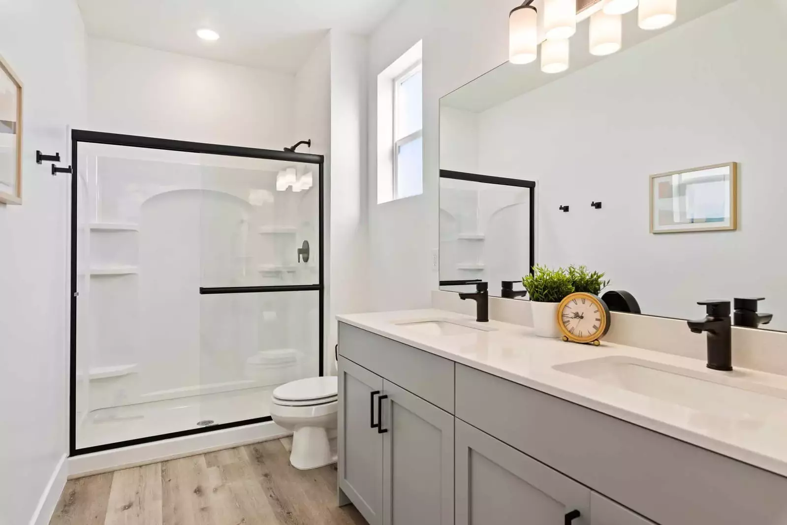 Attached Master Bath (Main Floor)