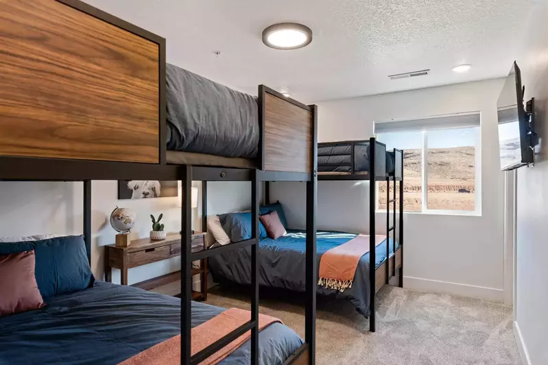 Bedroom with 2 Full/Full Bunks