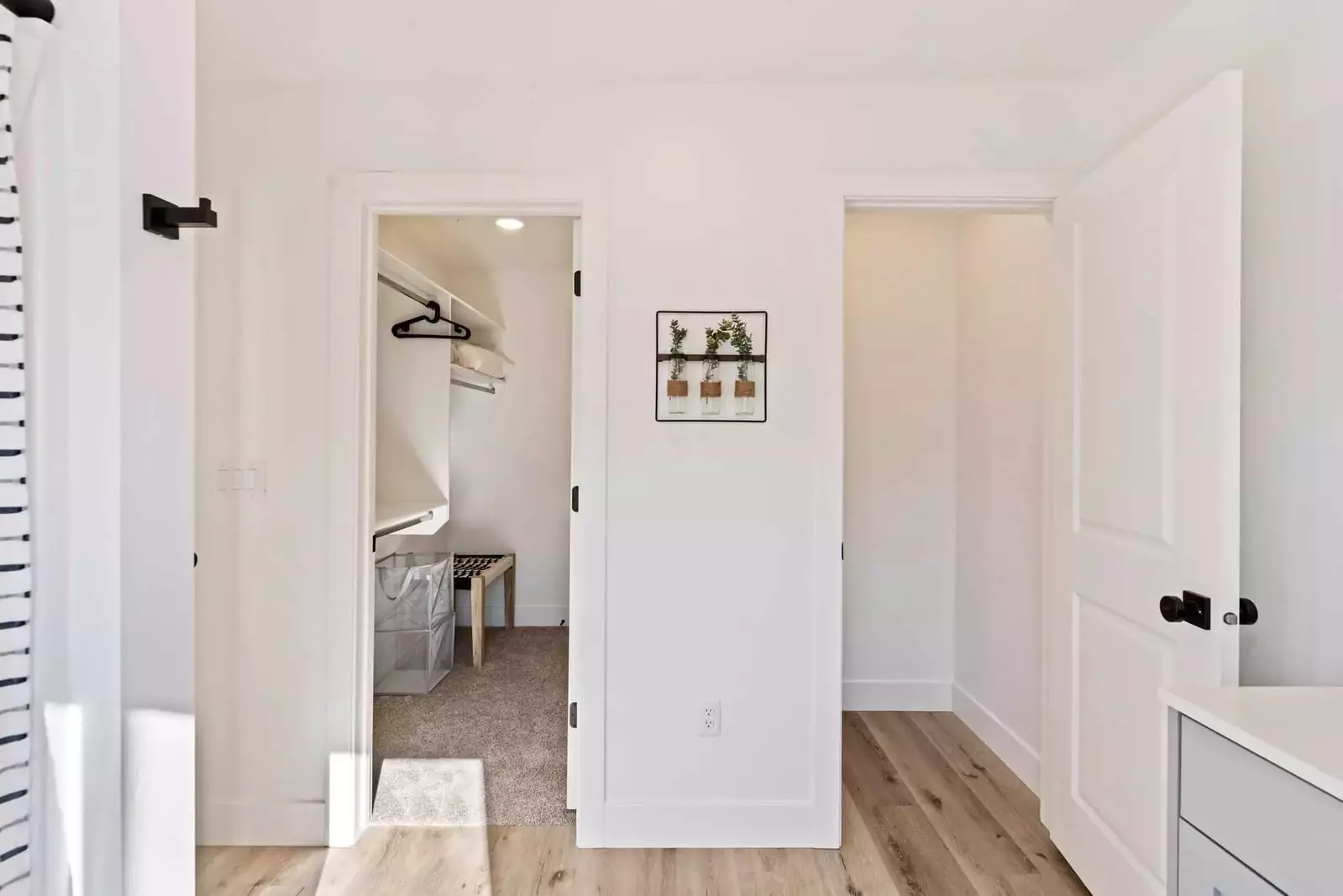 Queen Attached Bathroom w/ Closet