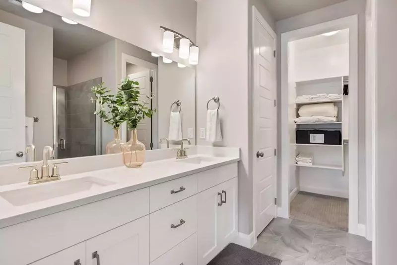 King Master Bathroom