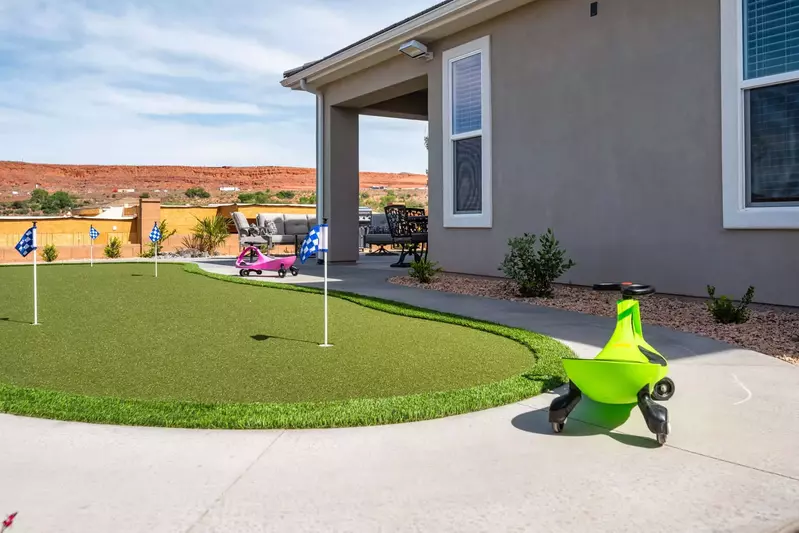 Putting Green and Wiggle Car