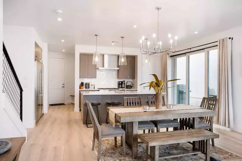 Dining Area and Fully Equipped Kitchen