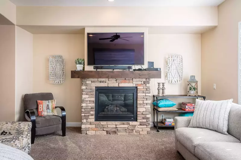 Living Room / Fireplace - Coral Oasis