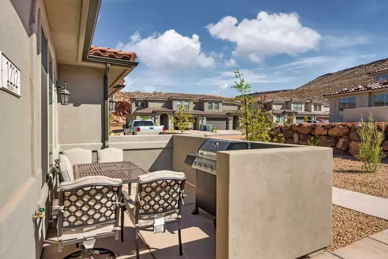 Outdoor Patio with Grill