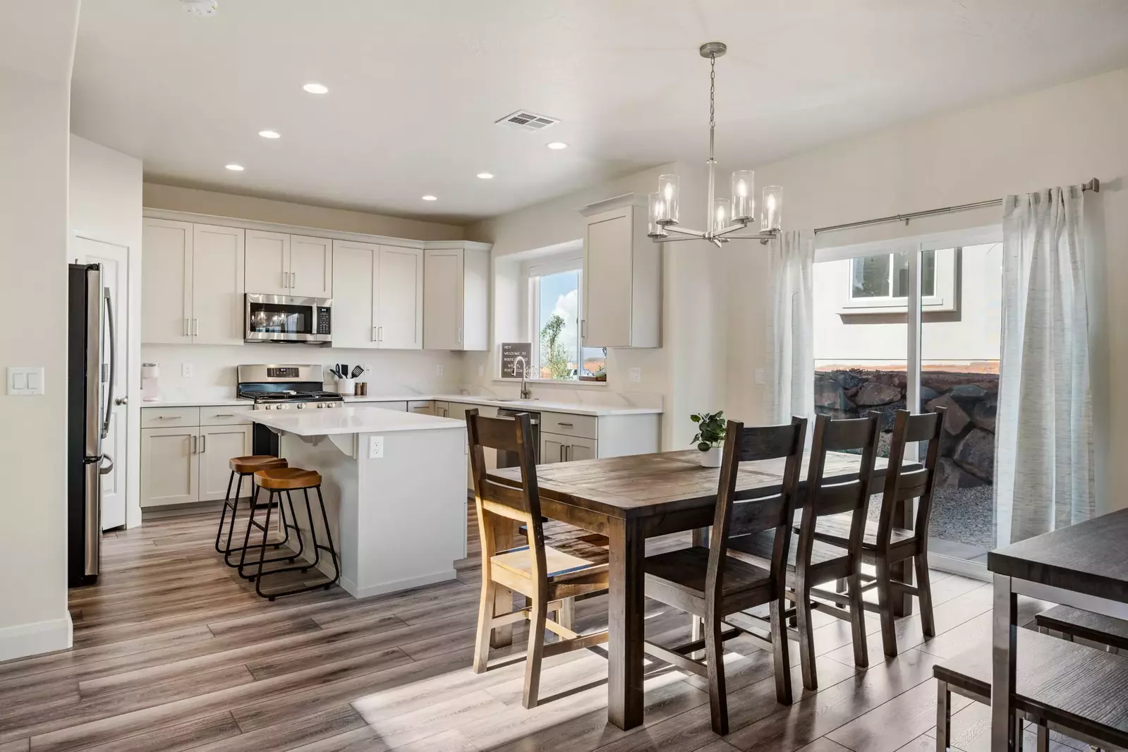 Fully Equipped Kitchen and Dining Area