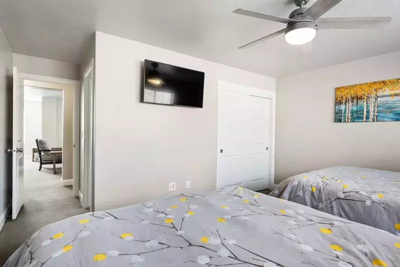 2 Queen Bedroom