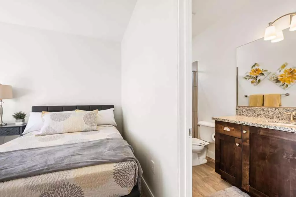 2 Queen Bedroom with Attached Bathroom