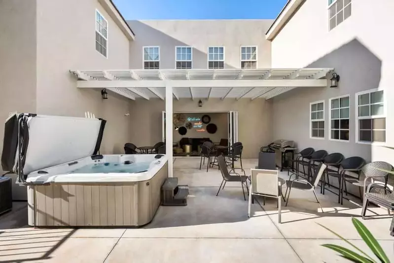 Private Hot Tub / Outdoor Area