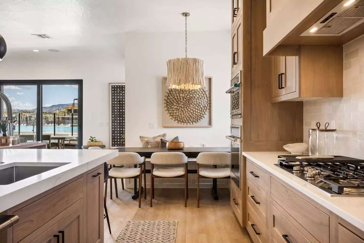 Kitchen / Dining Area