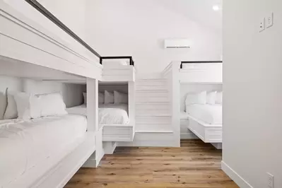 2 Queen/Queen Bunks and 1 Twin/Twin Bunk Room