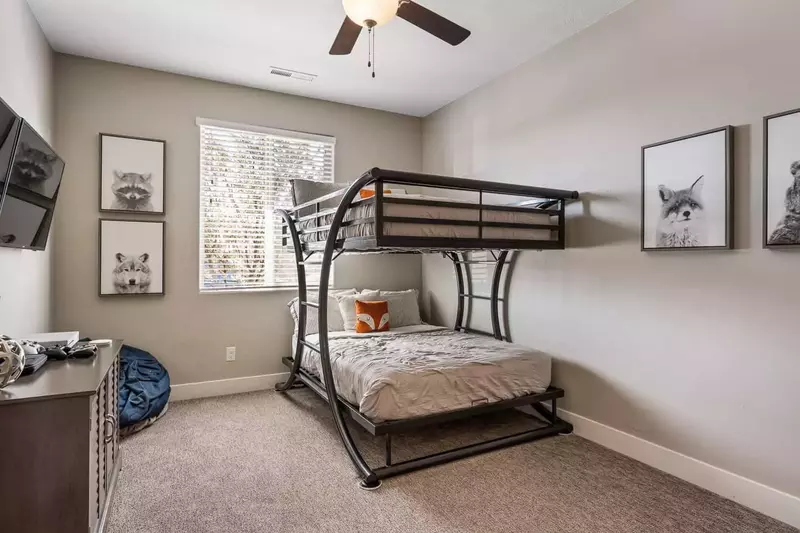 1 F/F Bunk Bedroom