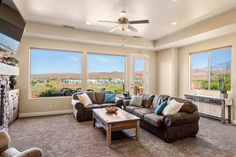 Living Room / Great Views