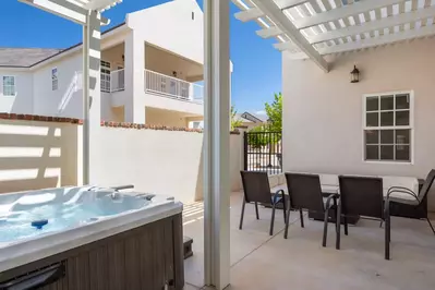 Private Hot Tub / Patio